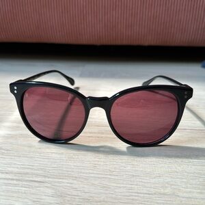 RAEN Norie black sunglasses with purple lenses